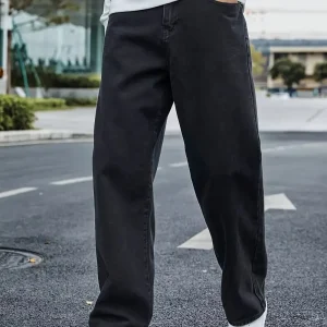 A must-have for autumn-winter transitions! Loose black men's jeans provide just the right amount of warmth, easily handling temp